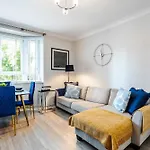 Central London Balcony And Parking Kensingston