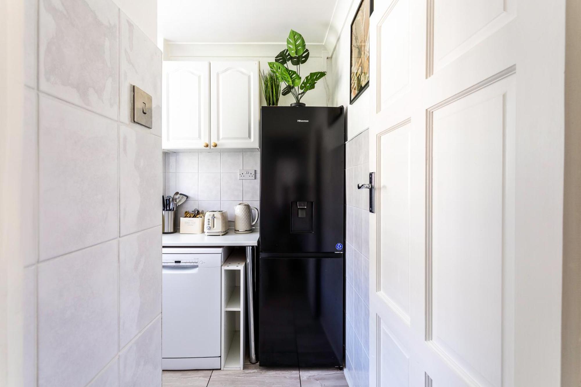 Balcony And Parking Kensingston Apartment London
